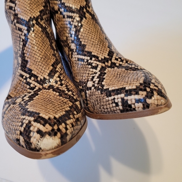 Steve Madden Julianne snake skin patern faux leather booties size 8M - Picture 3 of 8